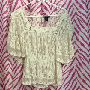 Frames your waist :)